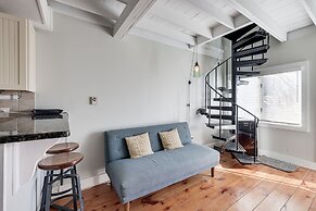 Walk to Beach: Charming Condo in Provincetown!