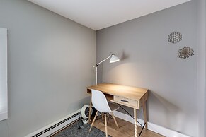 Walk to Beach: Charming Condo in Provincetown!