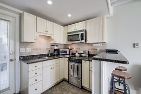 Walk to Beach: Charming Condo in Provincetown!