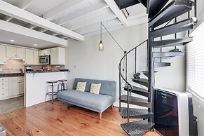 Walk to Beach: Charming Condo in Provincetown!