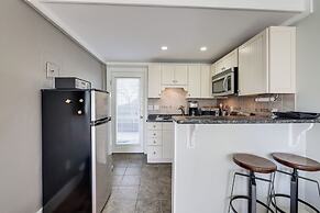 Walk to Beach: Charming Condo in Provincetown!