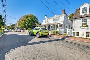 Walk to Beach: Charming Condo in Provincetown!