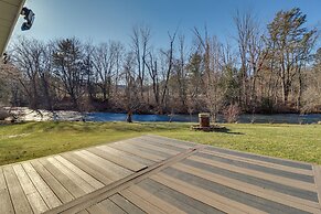 Riverfront Kresgeville Getaway Near Blue Mountain!