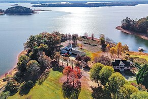 Lake Hartwell Home w/ Dock + Fire Pit!