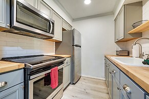 Idyllic Oldsmar Vacation Rental: 1 Mi to Beach!