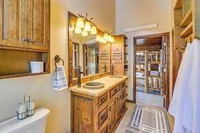 Wyoming Cabin w/ Hot Tub & Mountain-view Deck