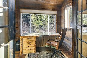Wyoming Cabin w/ Hot Tub & Mountain-view Deck