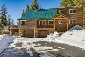 Wyoming Cabin w/ Hot Tub & Mountain-view Deck