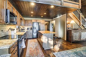 Wyoming Cabin w/ Hot Tub & Mountain-view Deck