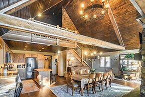 Wyoming Cabin w/ Hot Tub & Mountain-view Deck