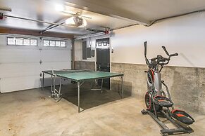Wyoming Cabin w/ Hot Tub & Mountain-view Deck