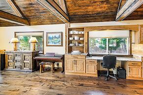 Wyoming Cabin w/ Hot Tub & Mountain-view Deck