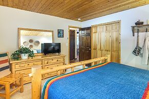 Wyoming Cabin w/ Hot Tub & Mountain-view Deck