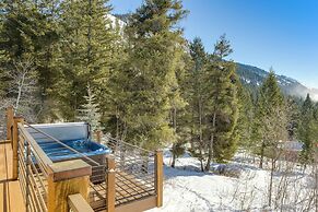 Wyoming Cabin w/ Hot Tub & Mountain-view Deck
