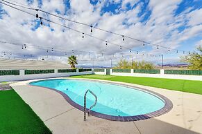Sunny Arizona Oasis w/ Views - 2 Mi to Lake Havasu