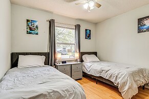 9 Mi to Downtown Indianapolis: Quiet Home w/ Yard