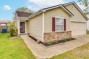 9 Mi to Downtown Indianapolis: Quiet Home w/ Yard