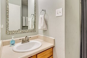 9 Mi to Downtown Indianapolis: Quiet Home w/ Yard