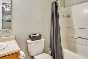 9 Mi to Downtown Indianapolis: Quiet Home w/ Yard