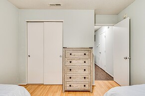 9 Mi to Downtown Indianapolis: Quiet Home w/ Yard