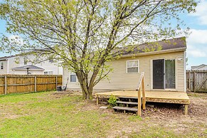 9 Mi to Downtown Indianapolis: Quiet Home w/ Yard