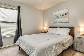 9 Mi to Downtown Indianapolis: Quiet Home w/ Yard