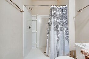 Spacious Atlanta Home w/ Yard & Charcoal Grill!