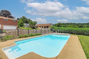 Lovely Valencia Home w/ Yard & Private Pool!