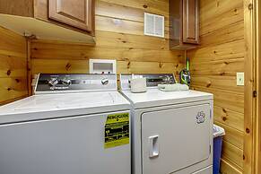 'twin Creeks Lodge' w/ Hot Tub < 1 Mi to Lake!