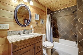 'twin Creeks Lodge' w/ Hot Tub < 1 Mi to Lake!