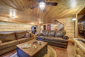 'twin Creeks Lodge' w/ Hot Tub < 1 Mi to Lake!