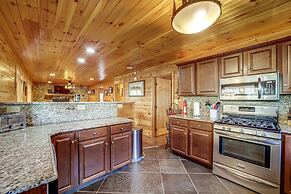 'twin Creeks Lodge' w/ Hot Tub < 1 Mi to Lake!