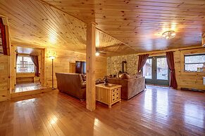 'twin Creeks Lodge' w/ Hot Tub < 1 Mi to Lake!