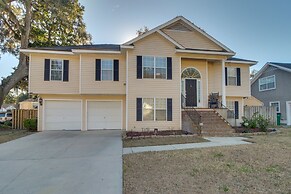 Pet-friendly Savannah Gem - 12 Mi to Tybee Island!