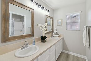 5br/3ba Home - King Beds - Fast Wifi 5 Bedroom Home by RedAwning