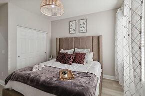 5br/3ba Home - King Beds - Fast Wifi 5 Bedroom Home by RedAwning