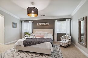 5br/3ba Home - King Beds - Fast Wifi 5 Bedroom Home by RedAwning
