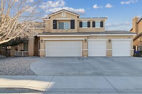 5br/3ba Home - King Beds - Fast Wifi 5 Bedroom Home by RedAwning