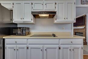 Lovely Decatur Home w/ Yard ~ 6 Mi to Town!