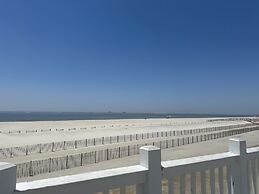 Serenity By The Sea - 317 Audubon 5 Bedroom Home by RedAwning