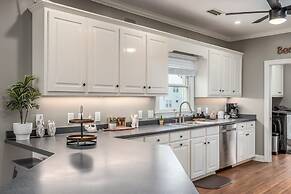 Serenity By The Sea - 317 Audubon 5 Bedroom Home by RedAwning