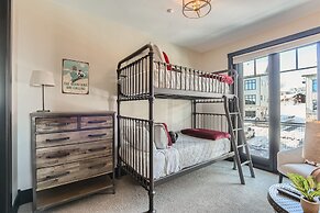 Blackstone Mountain Retreat #21! Walk To The Lifts! 4 Bedroom Apts by 