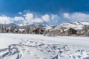 Blackstone Mountain Retreat #21! Walk To The Lifts! 4 Bedroom Apts by 