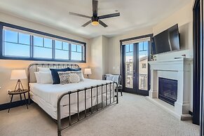 Blackstone Mountain Retreat #21! Walk To The Lifts! 4 Bedroom Apts by 