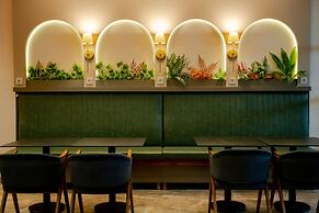 Fly Point Airport Hotel