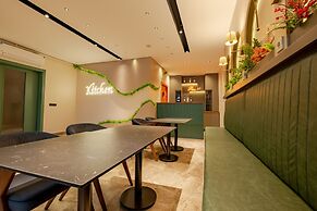 Fly Point Airport Hotel