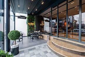 Fly Point Airport Hotel