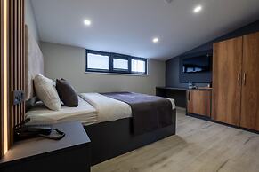 Fly Point Airport Hotel