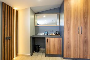 Fly Point Airport Hotel