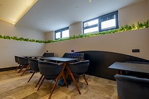 Fly Point Airport Hotel